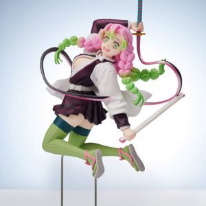 Kanroji Mitsuri-Figur aus Demon Slayer – dynamische Pose mit geflochtenen Haaren und geschwungenem Schwert