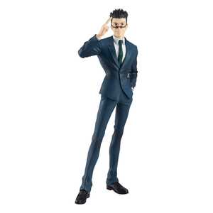 Pop Up Parade-Figur von Leorio aus Hunter x Hunter in einem dunkelblauen Anzug, mit grünem Schlips und charakteristischer Brille