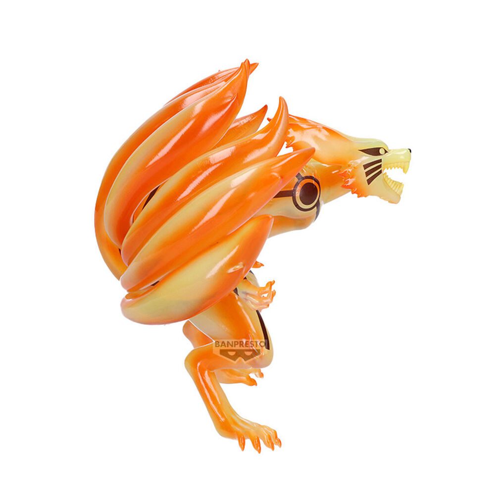 Anime-Figur von Kurama in Chakra-Mode mit neun flammenden Schwänzen und dynamischer Pose.