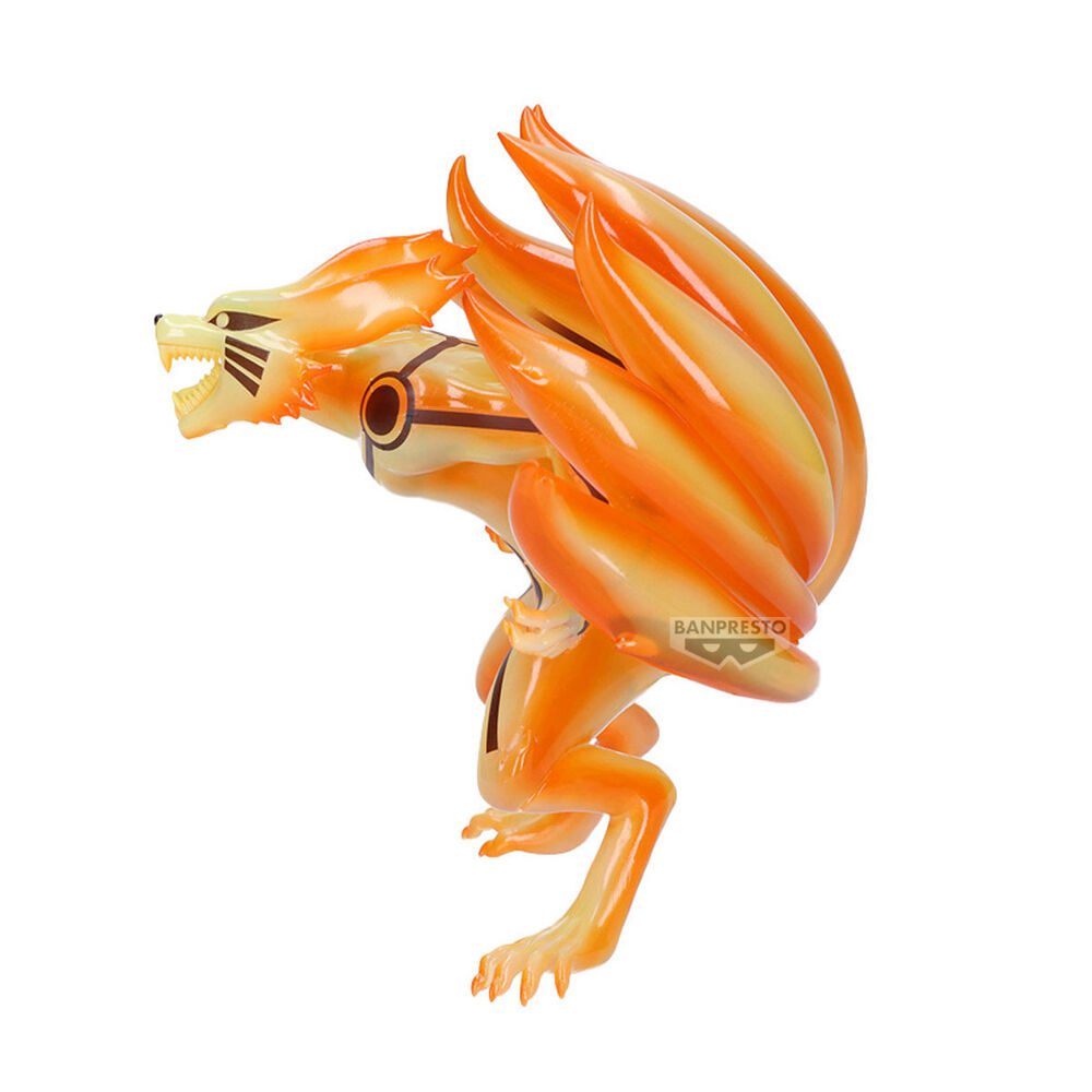 Anime-Figur von Kurama in Chakra-Mode mit neun flammenden Schwänzen und dynamischer Pose.