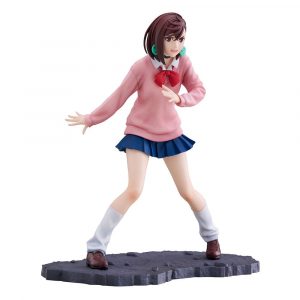 Figur von Ayase Momo in Schuluniform, in dynamischer Kampfpose auf einem rissigen Sockel.