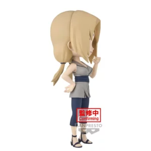 Q Posket Chibi-Figur von Tsunade aus Naruto Shippuden mit großen braunen Augen, blonden Zöpfen und lila Rauten-Siegel auf der Stirn.