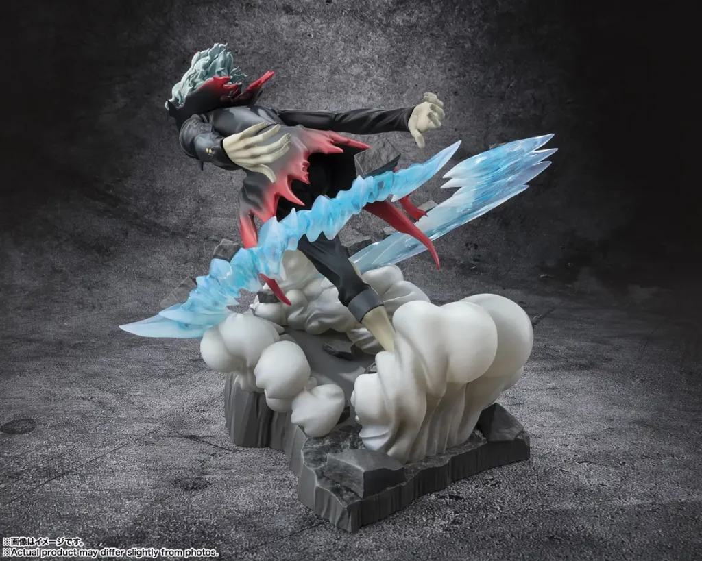 FiguartsZERO-Statue von Okarun in transformierter Form mit spektakulären transparenten Wind-Effekten und Fels-Base.