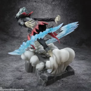 FiguartsZERO-Statue von Okarun in transformierter Form mit spektakulären transparenten Wind-Effekten und Fels-Base.