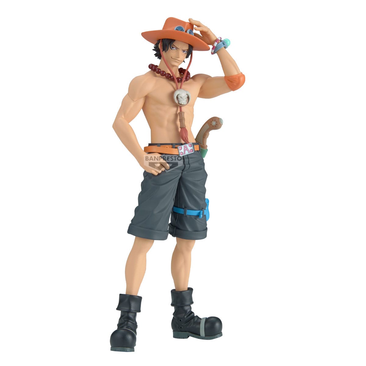 Banpresto The Grandline Series Figur von Portgas D. Ace aus One Piece mit orangefarbenem Hut und Perlenkette.