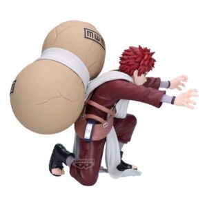 Sammelfigur von Gaara aus Naruto Shippuden in geduckter Kampfpose mit ausgebreiteten Händen und großem Sandkürbis auf dem Rücken.
