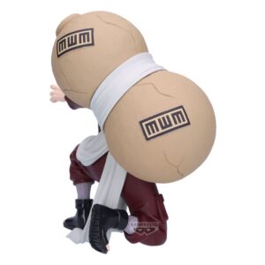 Sammelfigur von Gaara aus Naruto Shippuden in geduckter Kampfpose mit ausgebreiteten Händen und großem Sandkürbis auf dem Rücken.