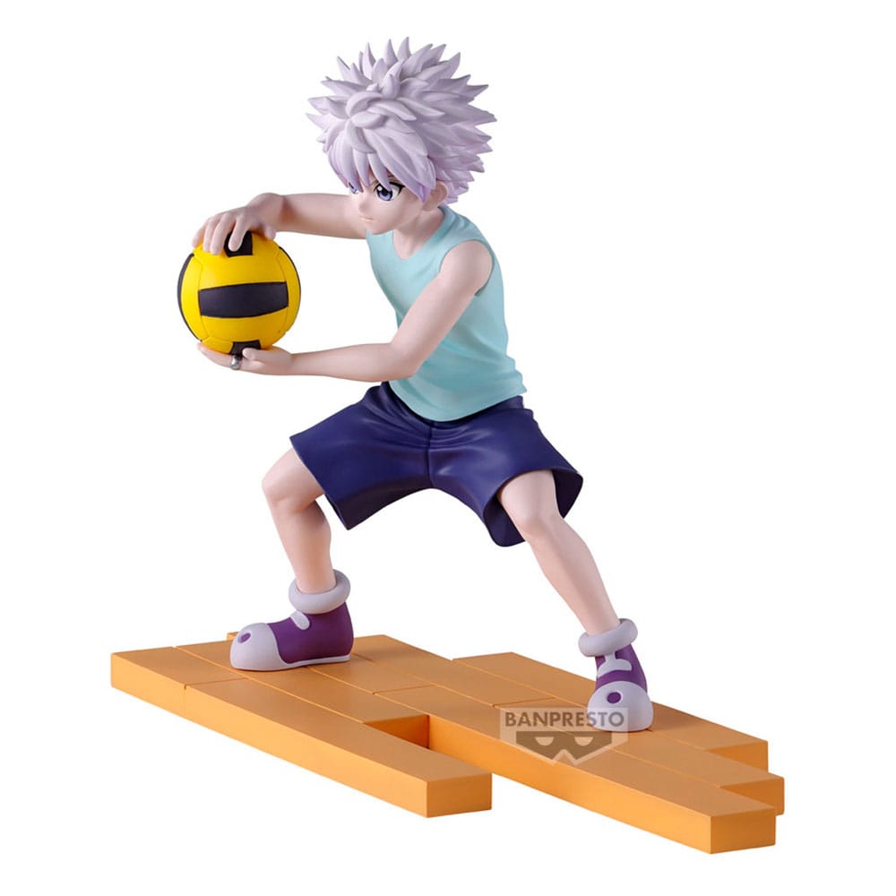 Banpresto Figur von Killua Zoldyck aus Hunter x Hunter im hellblauen Tanktop einen Ball haltend auf Holzbasis.