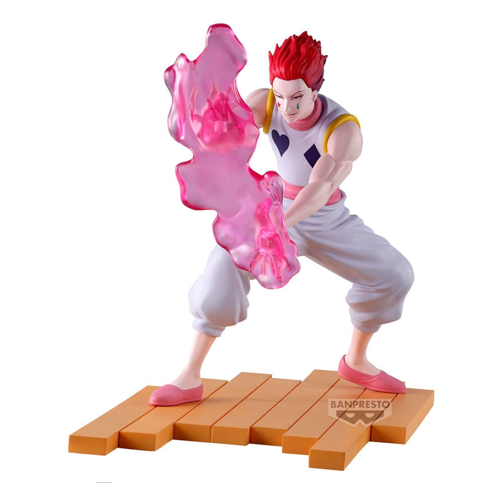 Banpresto Figur von Hisoka aus Hunter x Hunter mit rosa Bungee-Gum-Effekt an den Händen auf Holzbasis.