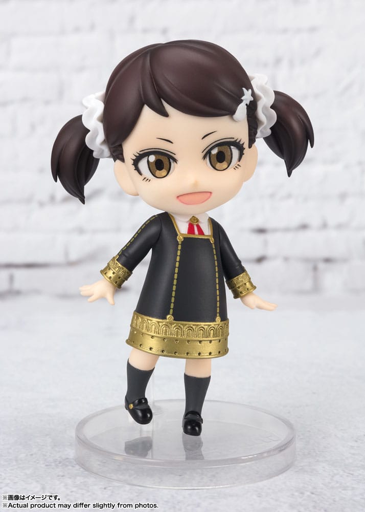 Bandai Spirits Figuarts mini Figur von Becky Blackbell aus SPY x FAMILY in der Schuluniform der Eden-Akademie.