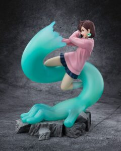 FiguartsZERO-Figur von Momo Ayase aus Dandadan mit riesiger transparent-grüner Aura-Hand und Fels-Base.