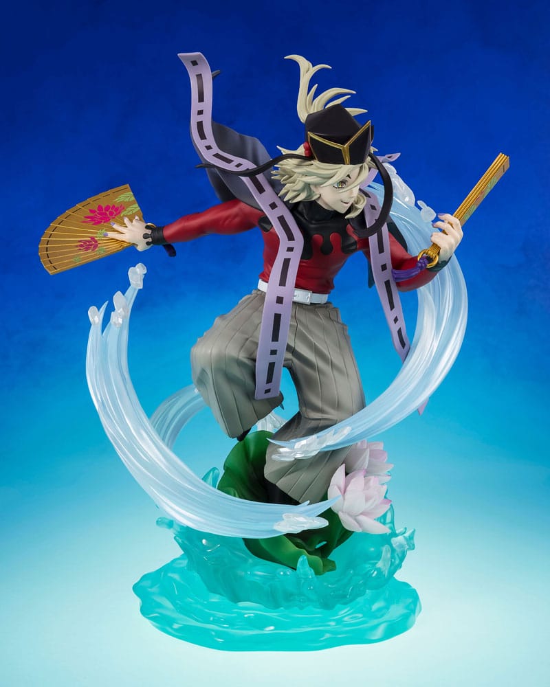 FiguartsZERO Sammelfigur von Doma aus Demon Slayer mit Fächern, umgeben von transparenten Eis-Effekten und Lotosblüten.
