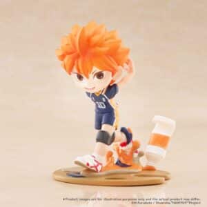 Bushiroad PalVerse Chibi-Figur von Shoyo Hinata aus Haikyu!! im Karasuno-Trikot auf einer Farb-Base.