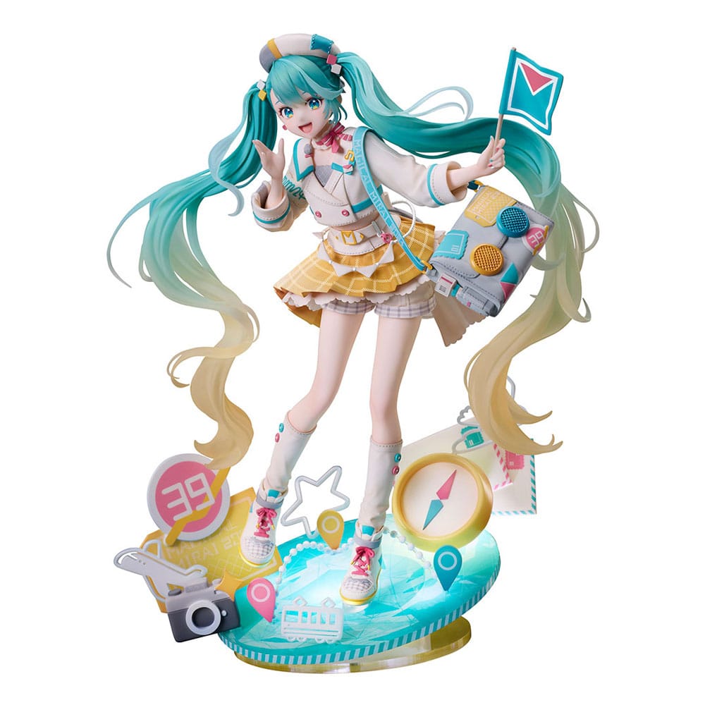 Design COCO Maßstabsfigur von Hatsune Miku aus Magical Mirai 2024 im Reise-Outfit mit Koffer-Tasche auf Kompass-Diorama-Base.