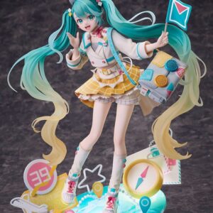 Design COCO Maßstabsfigur von Hatsune Miku aus Magical Mirai 2024 im Reise-Outfit mit Koffer-Tasche auf Kompass-Diorama-Base.
