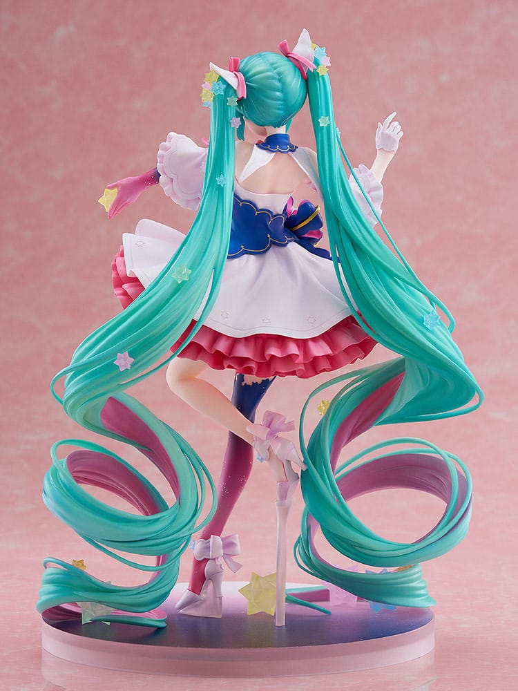 DMM Factory Maßstabsfigur von Hatsune Miku Rosuuri Ver. im rosa-blauen Rüschenkleid mit geschwungenen Sternen-Twintails.