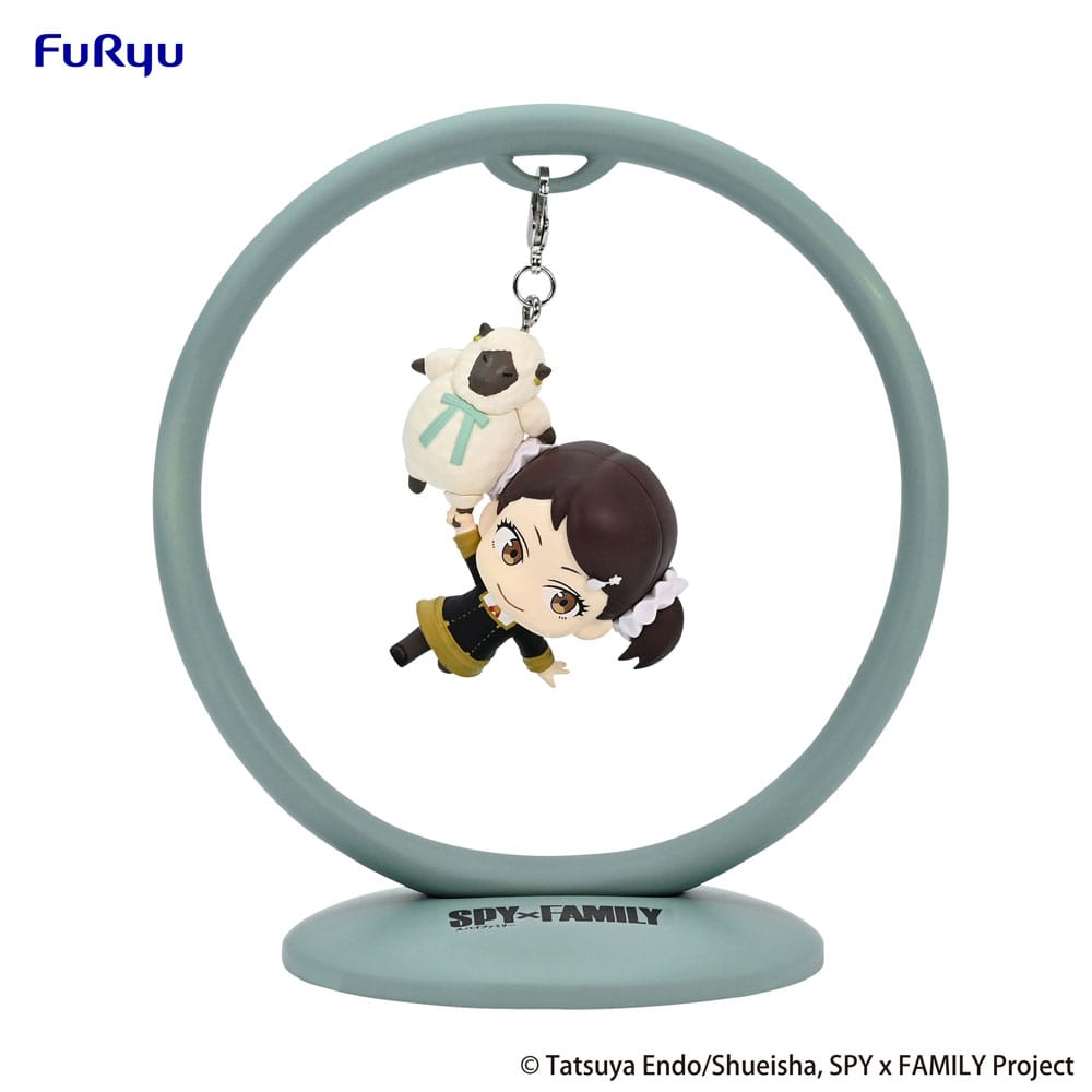 FuRyu Trapeze Figur von Becky Blackbell aus SPY x FAMILY hängend in einem kreisförmigen Display-Rahmen.