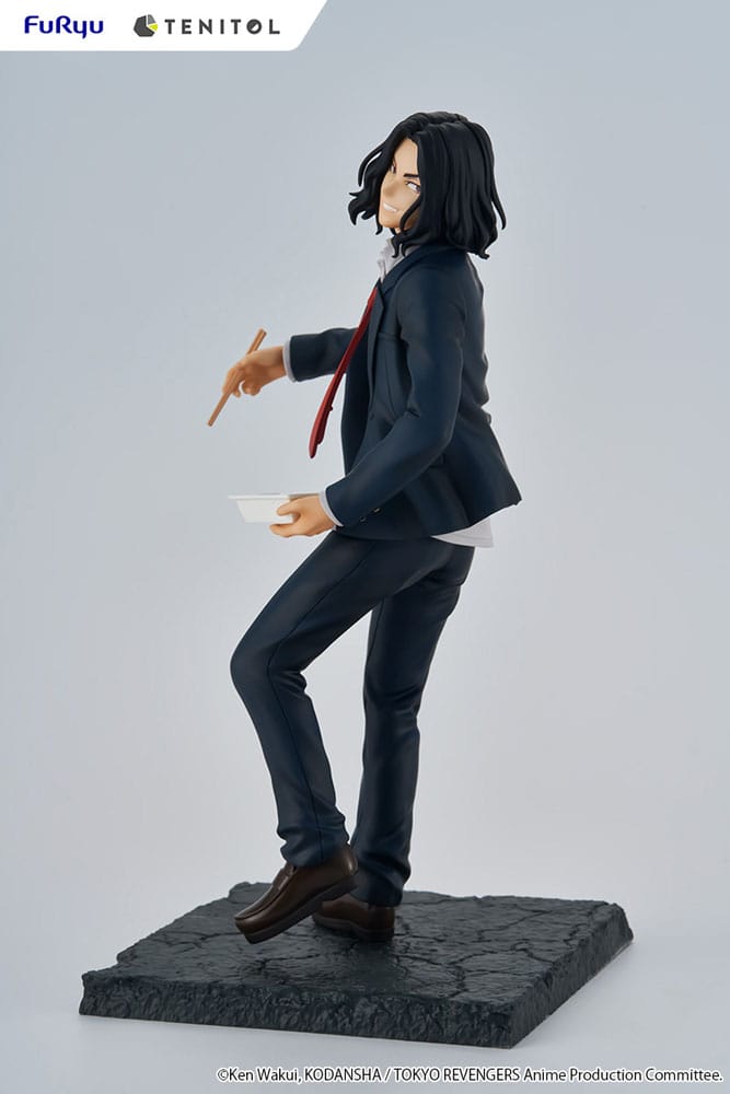 FuRyu Tenitol Figur von Keisuke Baji aus Tokyo Revengers in Schuluniform mit Nudelschale und Essstäbchen.