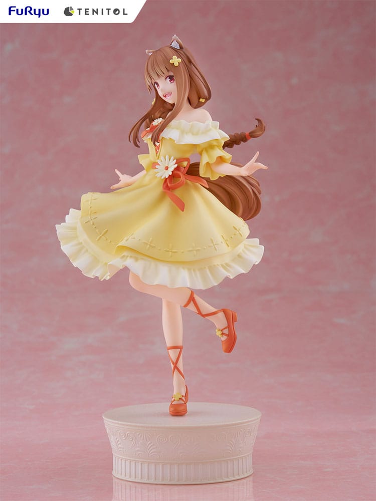 FuRyu Tenitol Figur von Holo aus Spice and Wolf im gelben Sommerkleid mit Blumen und Wolfsohren.