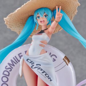 FuRyu Tenitol Figur von Racing Miku Tropical Ver. im weißen Badeanzug mit Strohhut und Schwimmreifen.