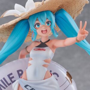 FuRyu Tenitol Figur von Racing Miku Tropical Ver. im weißen Badeanzug mit Strohhut und Schwimmreifen.