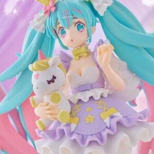 FuRyu Tenitol Figur von Hatsune Miku Yumekawa Princess Lavender Ver. im lila Rüschenkleid mit Einhorn und Flügel-Base.