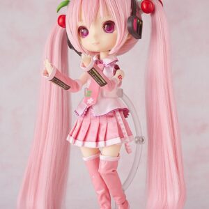 Good Smile Company Harmonia humming Puppe von Sakura Miku in rosa Stoffkleidung mit Kirschen-Haarschmuck.