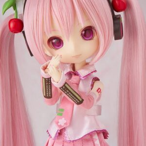 Good Smile Company Harmonia humming Puppe von Sakura Miku in rosa Stoffkleidung mit Kirschen-Haarschmuck.