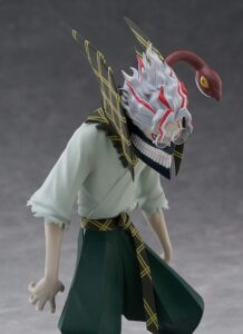 Pop Up Parade Sammelfigur von Okarun in transformierter Yokai-Form mit weiß-rotem Haar und traditionellem Hakama-Gewand.
