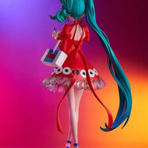 Good Smile Company Pop Up Parade L Figur von Hatsune Miku Psi Ver. im roten Kleid mit Augen-Muster und Süßigkeitenschachtel.