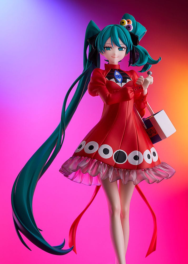 Good Smile Company Pop Up Parade L Figur von Hatsune Miku Psi Ver. im roten Kleid mit Augen-Muster und Süßigkeitenschachtel.
