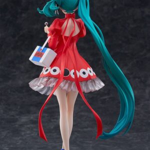 Good Smile Company Pop Up Parade L Figur von Hatsune Miku Psi Ver. im roten Kleid mit Augen-Muster und Süßigkeitenschachtel.