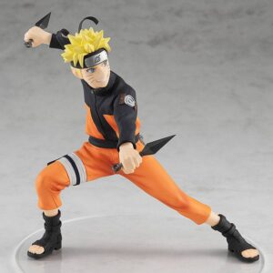 Sammelfigur von Uzumaki Naruto aus Naruto Shippuden im orange-schwarzen Anzug in tiefer Kampfpose mit Kunai.