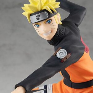 Sammelfigur von Uzumaki Naruto aus Naruto Shippuden im orange-schwarzen Anzug in tiefer Kampfpose mit Kunai.