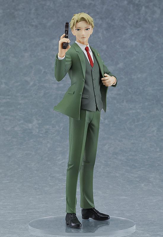 Good Smile Company Pop Up Parade Figur von Loid Forger aus SPY x FAMILY im grünen Anzug mit Pistole.