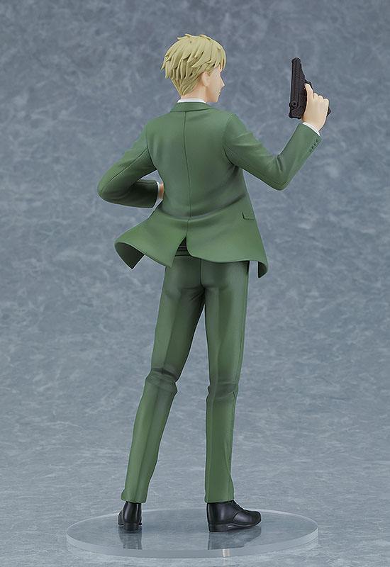 Good Smile Company Pop Up Parade Figur von Loid Forger aus SPY x FAMILY im grünen Anzug mit Pistole.
