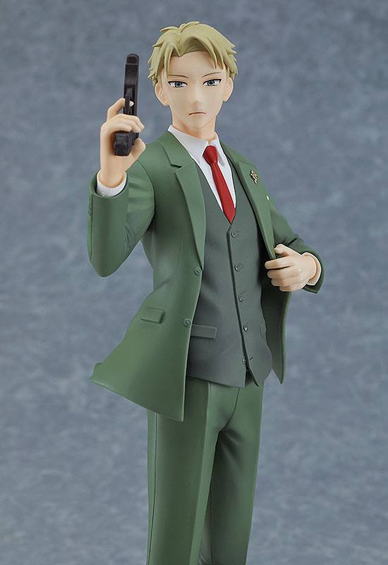 Good Smile Company Pop Up Parade Figur von Loid Forger aus SPY x FAMILY im grünen Anzug mit Pistole.