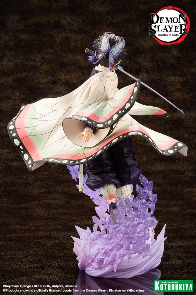 Kotobukiya ARTFX J Statuette von Shinobu Kocho aus Demon Slayer schwebend über violetten Schmetterlingen mit Schmetterlings-Haori.