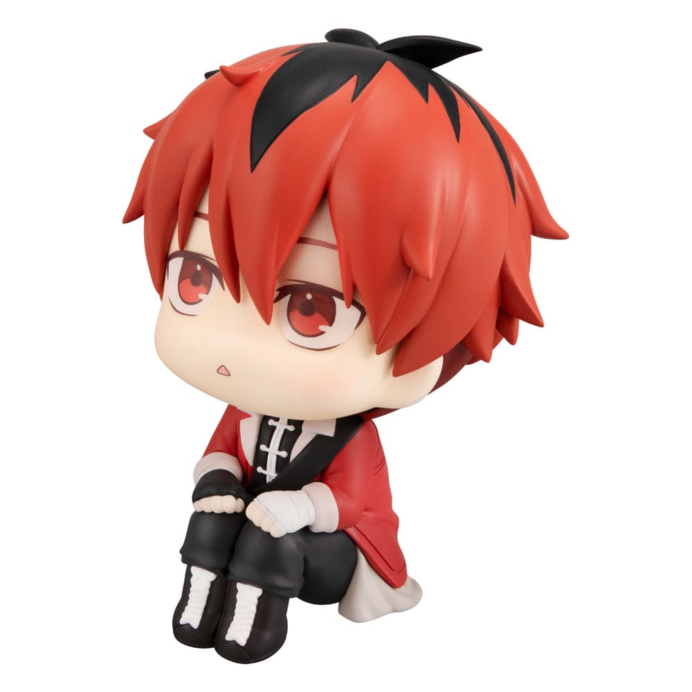 Sitzende Look Up Chibi-Figur von Stark aus Frieren mit roten Haaren und rot-schwarzer Kleidung.