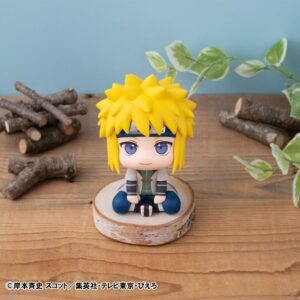 Sitzende Look Up Chibi-Figur von Minato Namikaze aus Naruto Shippuden mit gelben Haaren und nach oben gerichtetem Blick.