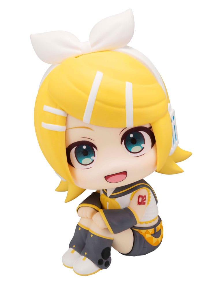 MegaHouse LookUp Chibi-Figur von Kagamine Rin im weiß-gelben Sailor-Outfit mit weißer Schleife nach oben blickend.