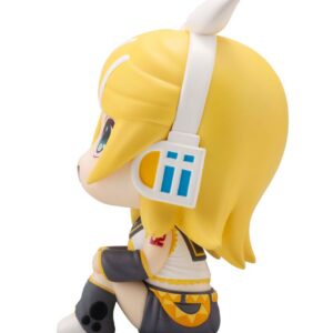 MegaHouse LookUp Chibi-Figur von Kagamine Rin im weiß-gelben Sailor-Outfit mit weißer Schleife nach oben blickend.