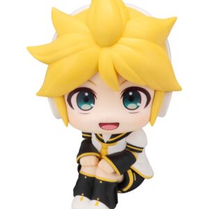 MegaHouse LookUp Chibi-Figur von Kagamine Len im weiß-gelben Sailor-Outfit nach oben blickend.