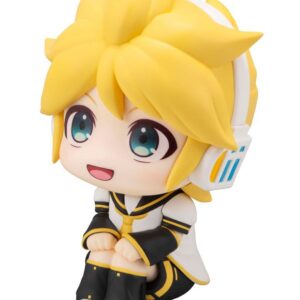 MegaHouse LookUp Chibi-Figur von Kagamine Len im weiß-gelben Sailor-Outfit nach oben blickend.