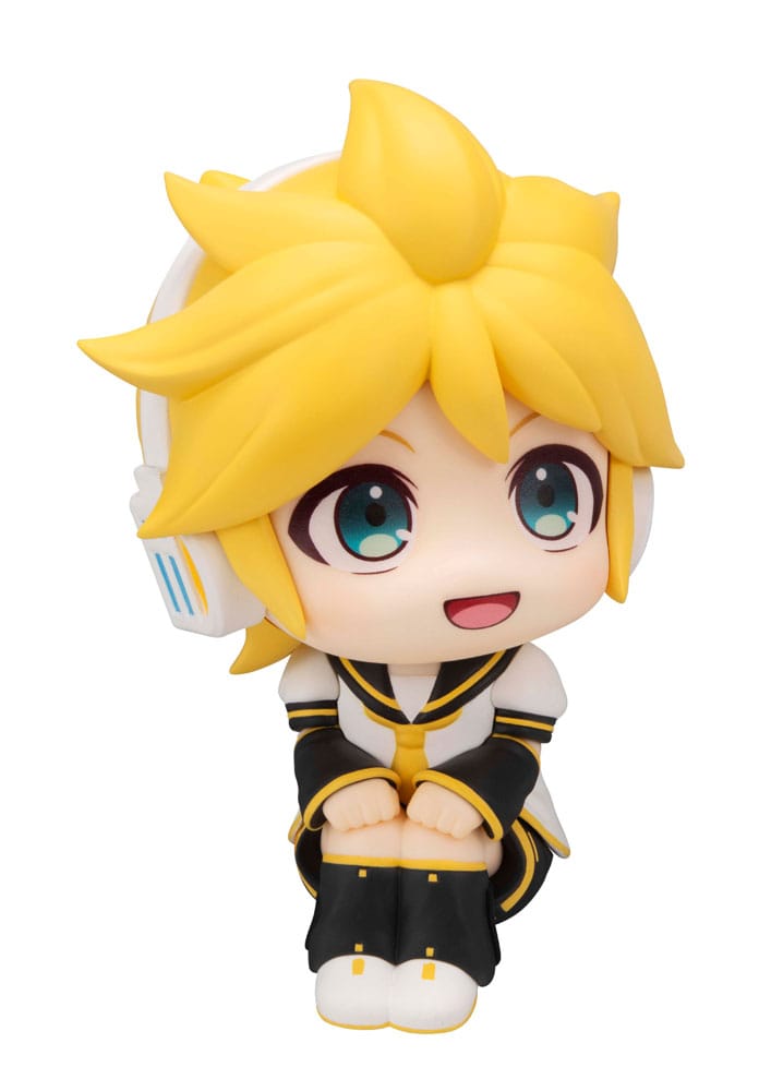 MegaHouse LookUp Chibi-Figur von Kagamine Len im weiß-gelben Sailor-Outfit nach oben blickend.