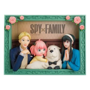Portrait-Full Gallery Figur der Familie Forger aus SPY x FAMILY im mintgrünen Bilderrahmen mit Rosen.