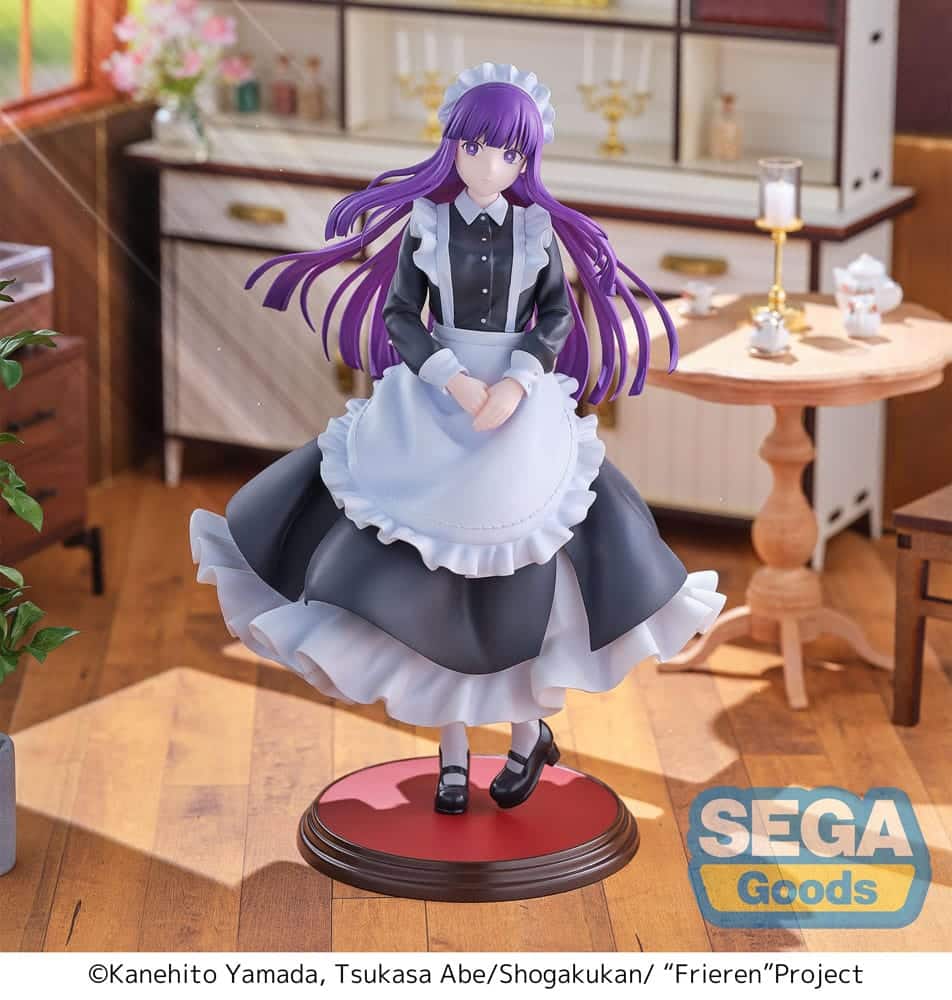 Sega Luminasta Figur von Fern aus Frieren im schwarz-weißen Dienstmädchenkleid mit gefalteten Händen.