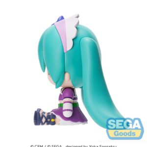 SEGA Fuwa Petit Chibi-Figur von Hatsune Miku im lila Love and Berry Outfit mit zwinkerndem Blick.