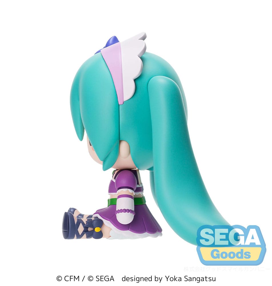 SEGA Fuwa Petit Chibi-Figur von Hatsune Miku im lila Love and Berry Outfit mit zwinkerndem Blick.