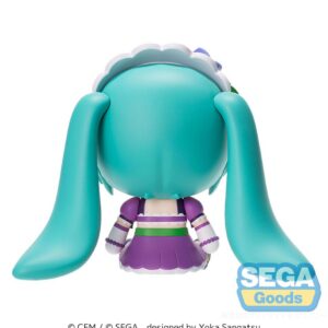 SEGA Fuwa Petit Chibi-Figur von Hatsune Miku im lila Love and Berry Outfit mit zwinkerndem Blick.